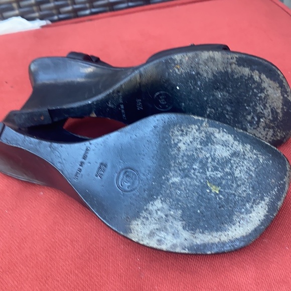 Fantastic Leather Chanel Wedges - Picture 4 of 4